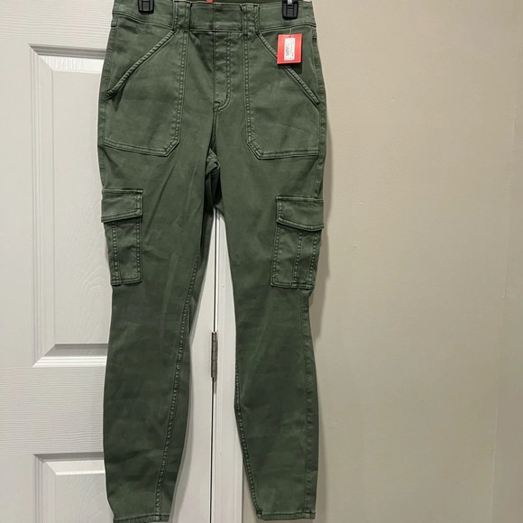 SPANX Stretch Twill Ankle Cargo Pant soft sage - Picture 5 of 10